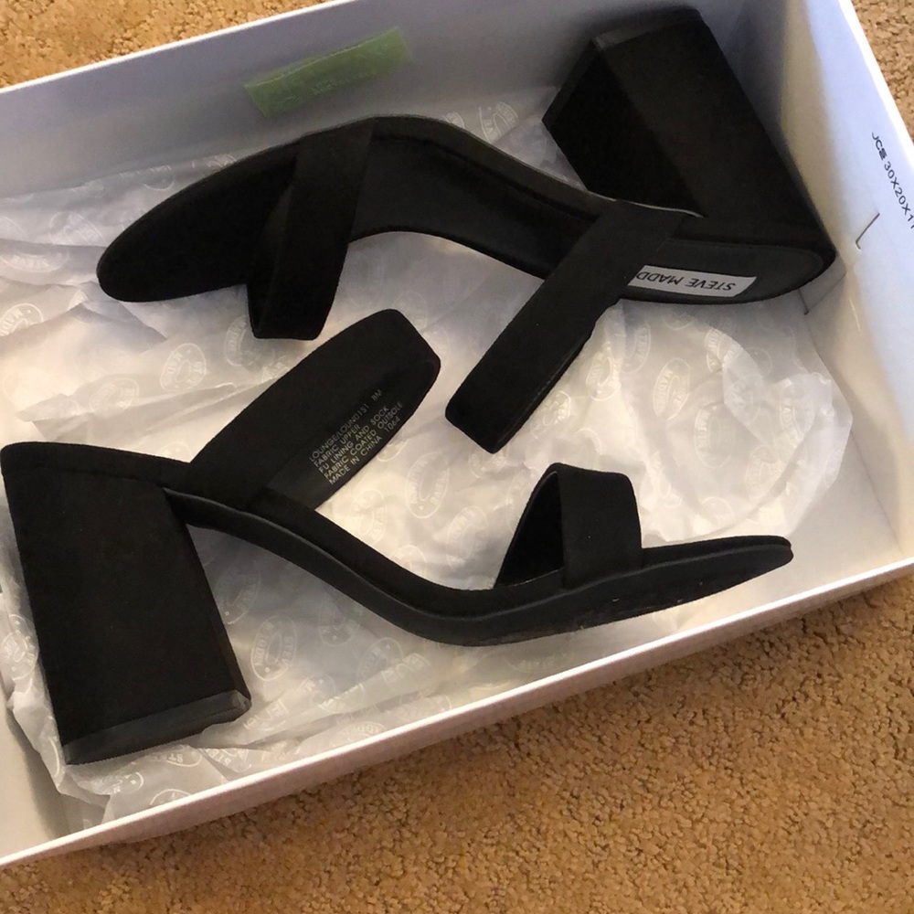 Steve Madden black lounge strappy sandals